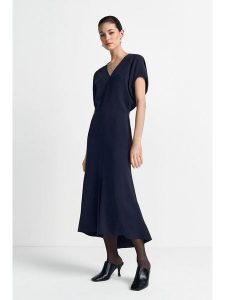 Rich & Royal Sukienka w kolorze granatowym rozmiar: 34. Niebieskie sukienki Rich & Royal, bez wzorów, bez kołnierzyka, bez ramiączek, maxi. Za 454,95 zł.