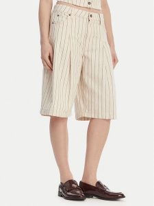 Guess Jeans Szorty jeansowe W6GDY5 D7961 Écru Loose Fit. Szorty Guess Jeans, z aplikacjami, z bawełny. Za 349,99 zł.