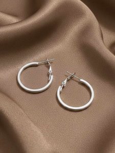 Lodie Silver Kolczyki-kreole rozmiar: onesize. Szare kolczyki Lodie Silver, metalowe. Za 68,95 zł.
