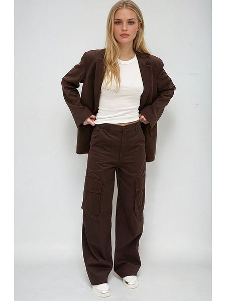 Monki Bojówki w kolorze ciemnobrązowym rozmiar: 36. Brązowe spodnie z wysokim stanem Monki, bez wzorów, z bawełny, z podwyższonym stanem. Za 65,38 zł.