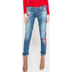 Guess Jeans - Jeansy Starlet. Jeansy marki Guess Jeans. W wyprzedaży za 479,90 zł.