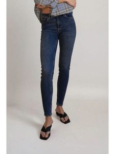 Monki Dżinsy - Skinny fit - w kolorze granatowym rozmiar: W29. Niebieskie jeansy Monki, bez wzorów, z podwyższonym stanem. Za 43,99 zł.