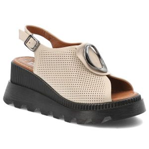 Sandały damskie Artiker, skórzane na koturnie ze sprzączką z ozdobą, beżowe, 56C0111. Brązowe sandały ARTIKER, z aplikacjami, ze skóry, bez obcasa, na koturnie, bez zapięcia. Za 229,00 zł.