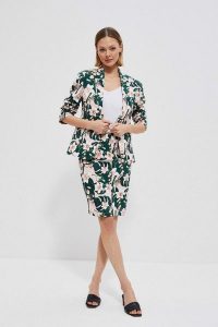 Marynarka z roślinnym printem. Zielone marynarki i żakiety MOODO, m, bez wzorów, z bawełny, biznesowe. W wyprzedaży za 53,99 zł.