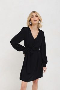 SUKIENKA PAMELA CZARNA L - Flawless. Czarne sukienki Flawless, na co dzień, l, bez wzorów, z wiskozy, eleganckie, bez kołnierzyka, bez ramiączek, proste. Za 307,50 zł.
