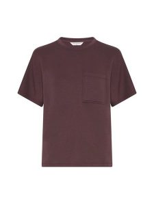 MOSS COPENHAGEN Koszulka "Harissa Ima" w kolorze fioletowym rozmiar: M/L. Różowe bluzki Moss Copenhagen, l, bez wzorów, z wiskozy, klasyczne, bez kołnierzyka, bez ramiączek. Za 158,10 zł.