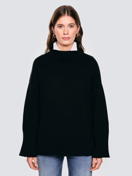 Sweter damski ze stójką oversize czarny Siena 906. Czarne golfy Big Star, l, bez wzorów, z bawełny, bez ramiączek. W wyprzedaży za 199,99 zł.