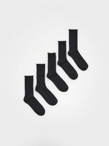 Skarpety 5 pack - czarny. Czarne skarpetki Reserved, bez wzorów. W wyprzedaży za 39,99 zł.