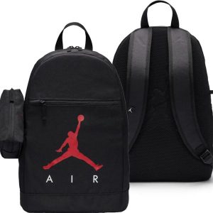 Plecak sportowy szkolny Nike Air Jordan 9B0503023 z piórnikiem. Czarne plecaki Nike. W wyprzedaży za 159,00 zł.