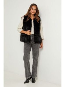 L'armoire de Suzette Kamizelka w kolorze czarnym rozmiar: onesize. Czarne kamizelki L'armoire de Suzette, l, bez wzorów, bez kołnierzyka, bez ramiączek, bez kaptura. Za 108,99 zł.