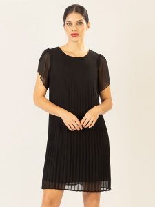 APART Sukienka w kolorze czarnym rozmiar: 40. Czarne sukienki Apart, na co dzień, bez wzorów, bez kołnierzyka, bez ramiączek, mini, proste. Za 175,26 zł.