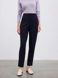 BGN Spodnie w kolorze granatowym rozmiar: 40. Niebieskie spodnie z wysokim stanem BGN, bez wzorów, z materiału, z podwyższonym stanem. Za 149,31 zł.