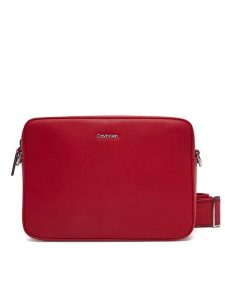 Calvin Klein Torebka Ck Must Small Camera Bag K60K613145 Czerwony. Czerwone torebki klasyczne Calvin Klein, bez wzorów, ze skóry, bez dodatków. Za 259,99 zł.