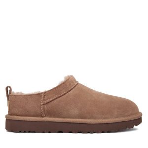 Śniegowce Ugg. Brązowe buty zimowe Ugg, bez obcasa, bez zapięcia. Za 679,99 zł.