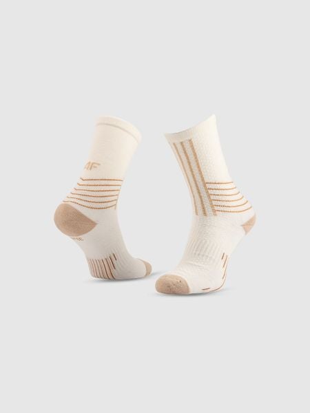 4F Skarpetki trekkingowe długie damskie - beżowe 39-42. Brązowe skarpetki 4f, bez wzorów, z wełny. Za 49,99 zł.