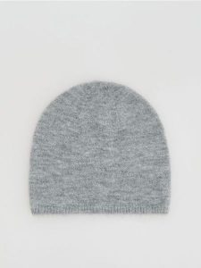 Czapka beanie - szary. Szare czapki Reserved, bez wzorów. Za 49,99 zł.