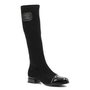 Czarne Kozaki Do Kolan Artiker Eleganckie Obuwie Damskie. Czarne kozaki ARTIKER, z aplikacjami, z lakierowanej skóry, bez obcasa, na obcasie, bez zapięcia. Za 299,00 zł.