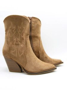 Bellucci Kowbojki w kolorze jasnobrązowym rozmiar: 40. Brązowe buty zimowe Bellucci, bez obcasa, bez zapięcia. Za 179,64 zł.