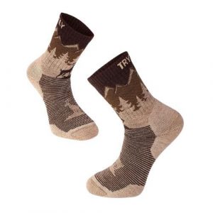 Skarpety trekkingowe z wełny z motywem Koziorożca w kolorze alpejskiego. Brązowe skarpetki TRY TO FLY, bez wzorów, z wełny. W wyprzedaży za 83,39 zł.