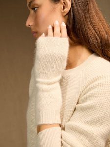 Perfect Cashmere Kaszmirowe mitenki "Juliana" w kolorze kremowym rozmiar: onesize. Brązowe rękawiczki Perfect Cashmere, bez wzorów, z kaszmiru. Za 130,99 zł.