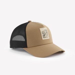 Czapka turystyczna z daszkiem Hike 500 Trucker. Brązowe czapki FORCLAZ, bez wzorów, z elastanu, sportowe. Za 69,99 zł.
