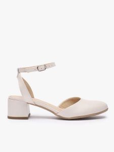 Kremowe ślubne czółenka ze skóry licowej. Brązowe czółenka Ryłko, bez wzorów, ze skóry, z okrągłym noskiem, bez obcasa, na obcasie, bez zapięcia. Za 399,99 zł.