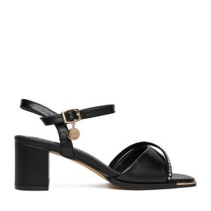 Sandały MEXX. Czarne sandały Mexx, bez wzorów, bez obcasa, na słupku, bez zapięcia. Za 319,99 zł.