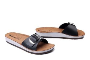 INBLU CP-55 014 czarny, klapki damskie. Czarne klapki Inblu, bez wzorów, bez obcasa. Za 77,99 zł.