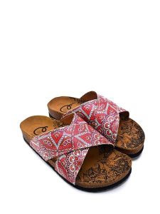 Calceo Klapki w kolorze czerwonym ze wzorem rozmiar: 39. Czerwone klapki Calceo, bez wzorów, z materiału, z otwartym noskiem, bez obcasa. Za 150,95 zł.