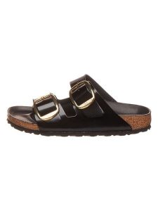 Birkenstock Skórzane klapki "Arizona" w kolorze czarnym rozmiar: 36. Czarne klapki Birkenstock, bez wzorów, z otwartym noskiem, bez obcasa. Za 480,90 zł.