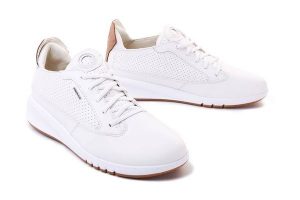 GEOX D02HNA AERANTIS A C1000 white, półbuty sportowe damskie. Białe półbuty Geox, bez wzorów, ze skóry, bez obcasa, bez zapięcia. Za 425,94 zł.