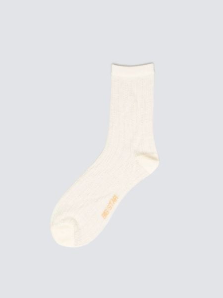 Skarpety damskie ażurowe z wizkozy białe Holy 100. Białe skarpetki Big Star, w ażurowe wzory, z koronki. Za 19,99 zł.