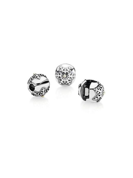 Pandora Srebrny charms z pozłacanym elementem rozmiar: onesize. Szare zawieszki Pandora, pozłacane. Za 189,95 zł.