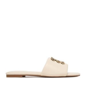 Klapki Nine West. Białe klapki Nine West, bez wzorów, bez obcasa. Za 169,99 zł.