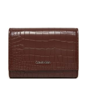Portfel Calvin Klein. Brązowe portfele Calvin Klein, bez wzorów. Za 259,99 zł.
