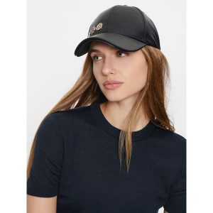 Czapka z daszkiem Guess. Czarne czapki Guess, z aplikacjami. Za 149,99 zł.