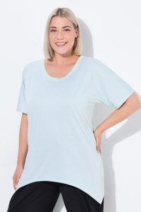 Damskie Koszula funkcjonalna wydłużone boki okrągły dekolt. Szare koszule Ulla Popken, plus size, bez wzorów, z dżerseju, bez kołnierzyka, plus size, bez ramiączek. Za 191,99 zł.