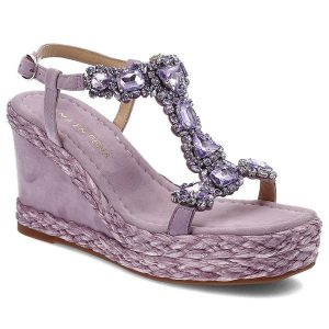 Fioletowe Sandały Alma En Pena Eleganckie Obuwie Damskie Z Kryształkami. Fioletowe sandały Alma en Pena, bez wzorów, z zamszu, bez obcasa, na koturnie, bez zapięcia. Za 599,00 zł.