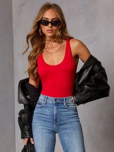Milan Kiss Top w kolorze czerwonym rozmiar: L. Czerwone topy Milan Kiss, l, bez wzorów, bez kołnierzyka, bez ramiączek. Za 120,95 zł.