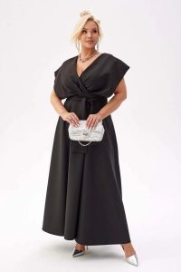 Elegancka czarna sukienka Flavia na wesele PLUS SIZE XXL. Czarne sukienki Moda Size Plus Iwanek, na imprezę, plus size, bez wzorów, z elastanu, eleganckie, bez kołnierzyka, plus size, bez ramiączek, mini, kopertowe. Za 429,90 zł.
