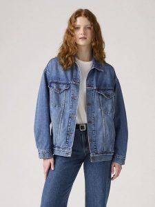 Levi's Kurtka dżinsowa w kolorze niebieskim rozmiar: M. Niebieskie kurtki Levi's®, m, bez wzorów, bez kaptura. Za 264,45 zł.