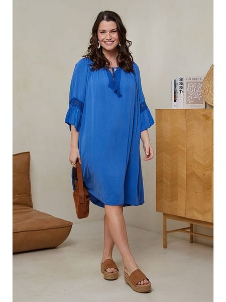 Curvy Lady Sukienka w kolorze niebieskim rozmiar: 44/46. Niebieskie sukienki Curvy Lady, bez wzorów, z koronki, klasyczne, bez kołnierzyka, bez ramiączek, midi. Za 158,45 zł.