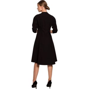 Elegancka sukienka rozkloszowana z dekoltem V i długim rękawem czarna. Czarne sukienki Sukienki.shop, na imprezę, l, bez wzorów, eleganckie, bez kołnierzyka, bez ramiączek, rozkloszowane. W wyprzedaży za 244,00 zł.