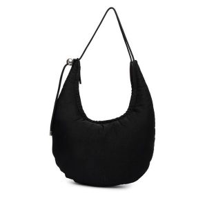 Torebka Calvin Klein. Czarne torebki klasyczne Calvin Klein, bez wzorów, bez dodatków. Za 529,99 zł.