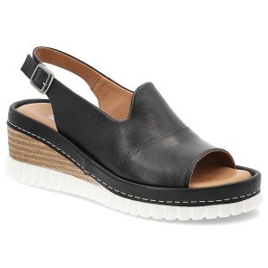 Sandały damskie Artiker, ze skóry naturalnej na koturnie na sprzączkę lekkie i wygodne, czarne, 56C0923. Czarne sandały ARTIKER, bez wzorów, ze skóry, z otwartym noskiem, bez obcasa, na koturnie, bez zapięcia. Za 189,00 zł.