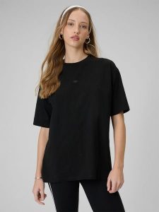 4F T-shirt loose gładki damski - czarny XS. Czarne t-shirty 4f, xs, bez wzorów, z bawełny, bez kołnierzyka, bez ramiączek. Za 59,99 zł.