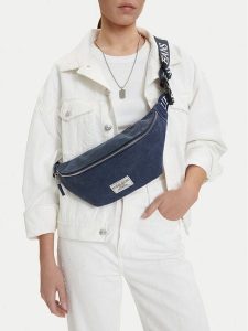 Guess Jeans Torebka CWBEO-GUESS-B-017-09 Granatowy. Niebieskie torebki klasyczne Guess Jeans, z aplikacjami, z jeansu, bez dodatków. Za 99,99 zł.