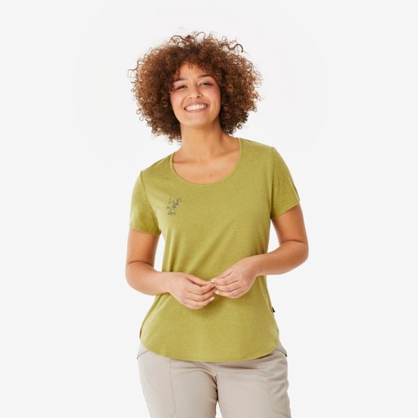 Koszulka turystyczna z krótkim rękawem damska Quechua nh500. Zielone bluzki QUECHUA, m, bez wzorów, z bawełny, sportowe, bez kołnierzyka, bez ramiączek. W wyprzedaży za 39,99 zł.