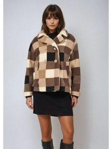 Monki Kurtka pluszowa w kolorze beżowo-brązowym rozmiar: M. Brązowe kurtki Monki, m, bez wzorów, bez kaptura. Za 131,12 zł.