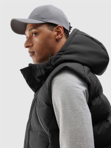 4F Czapka z daszkiem strapback uniseks - szara S/M. Szare czapki 4f, bez wzorów, z bawełny, klasyczne. W wyprzedaży za 19,99 zł.